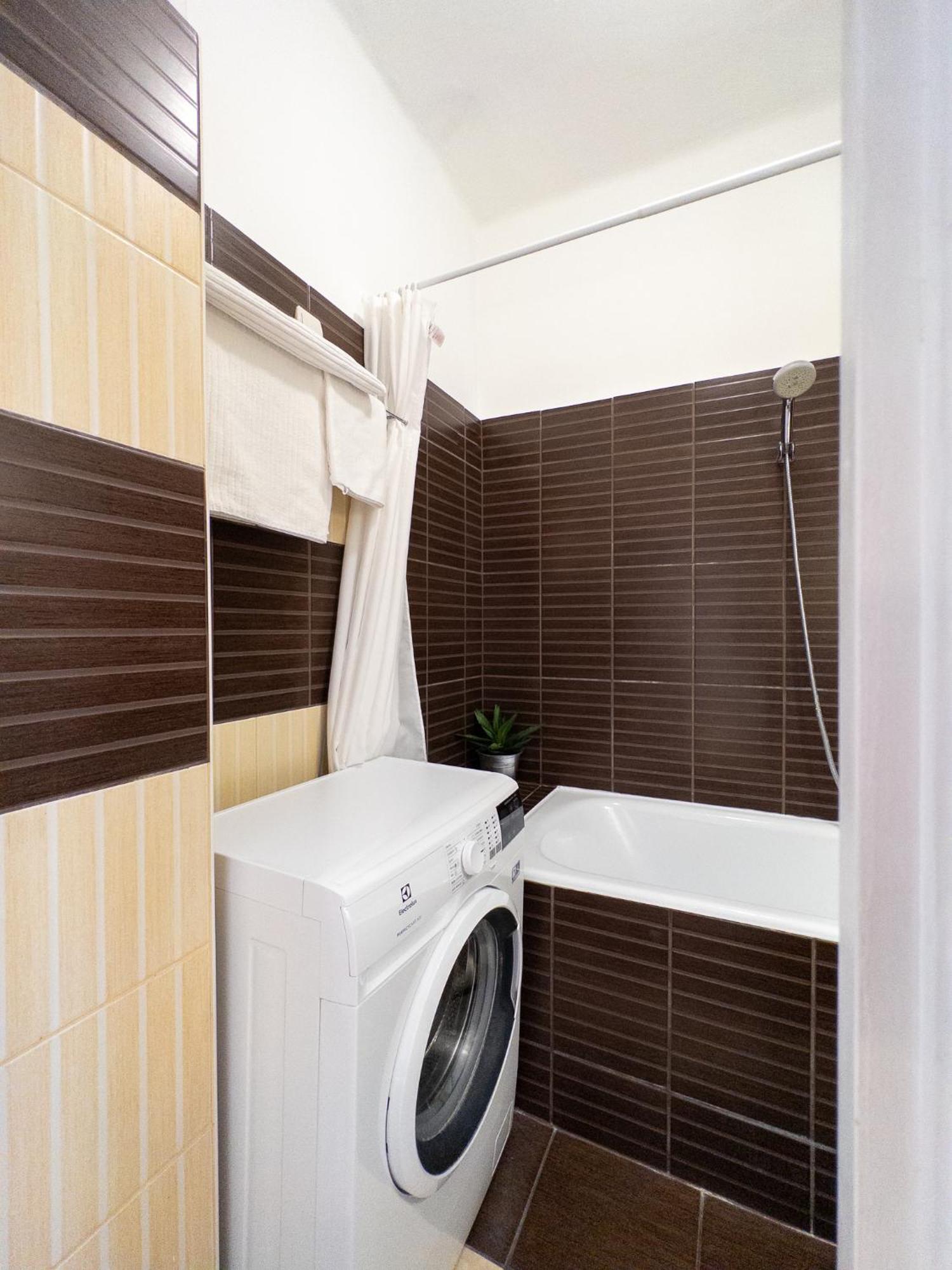 Loggia Apartment *